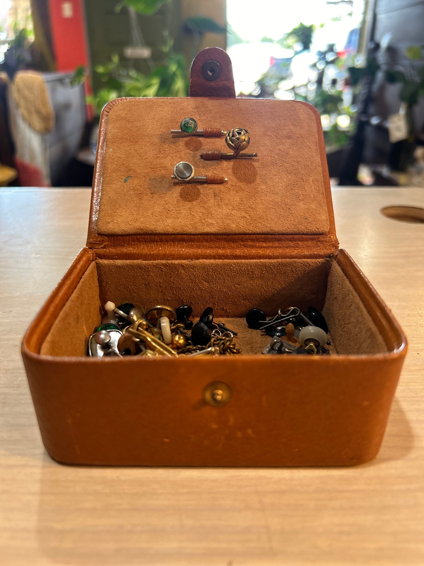 Leather Men’s Jewelry Box-Full of Vintage Cuff Links