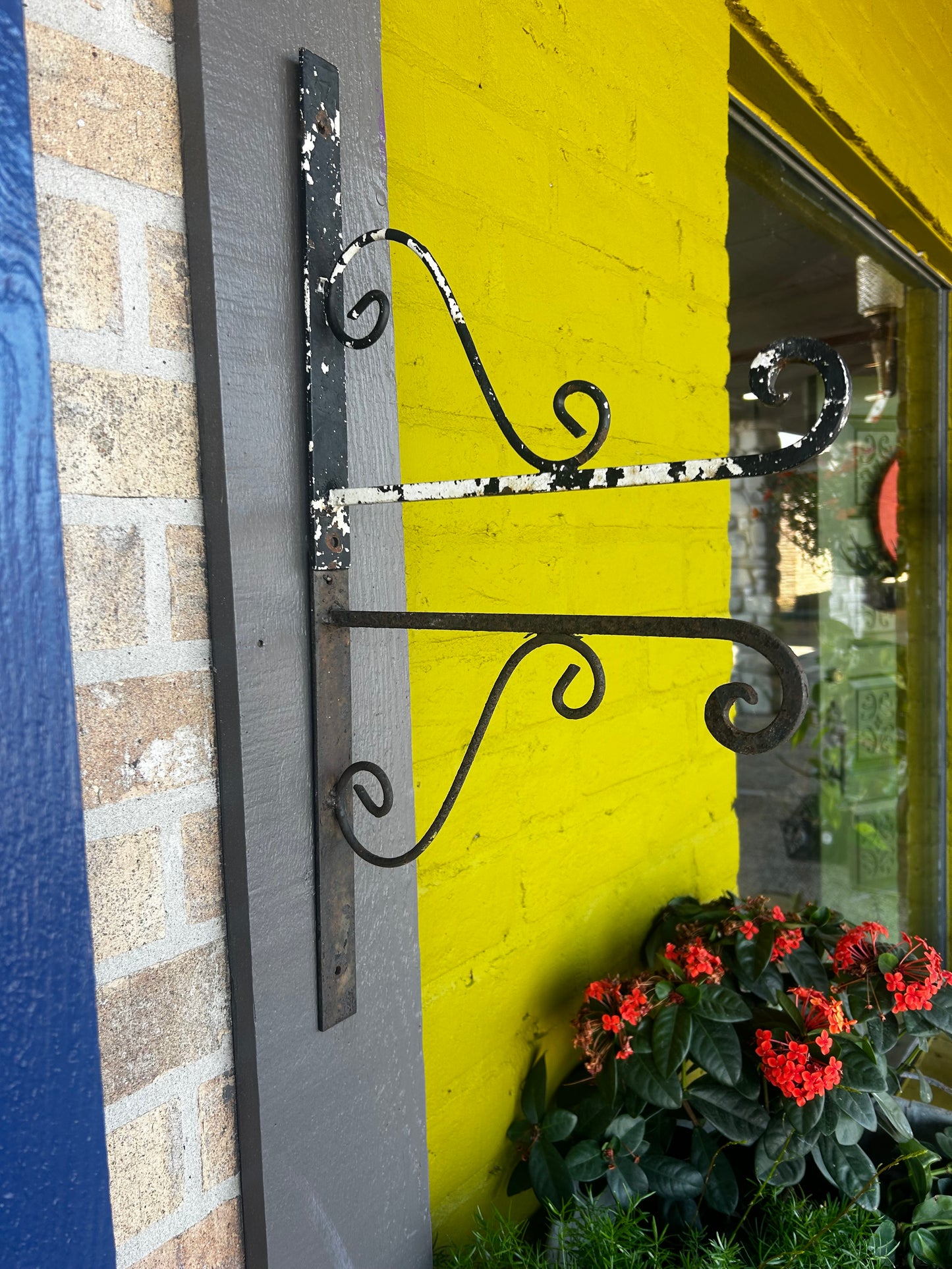 Antique Metal Black/White Patina Plant Hanger