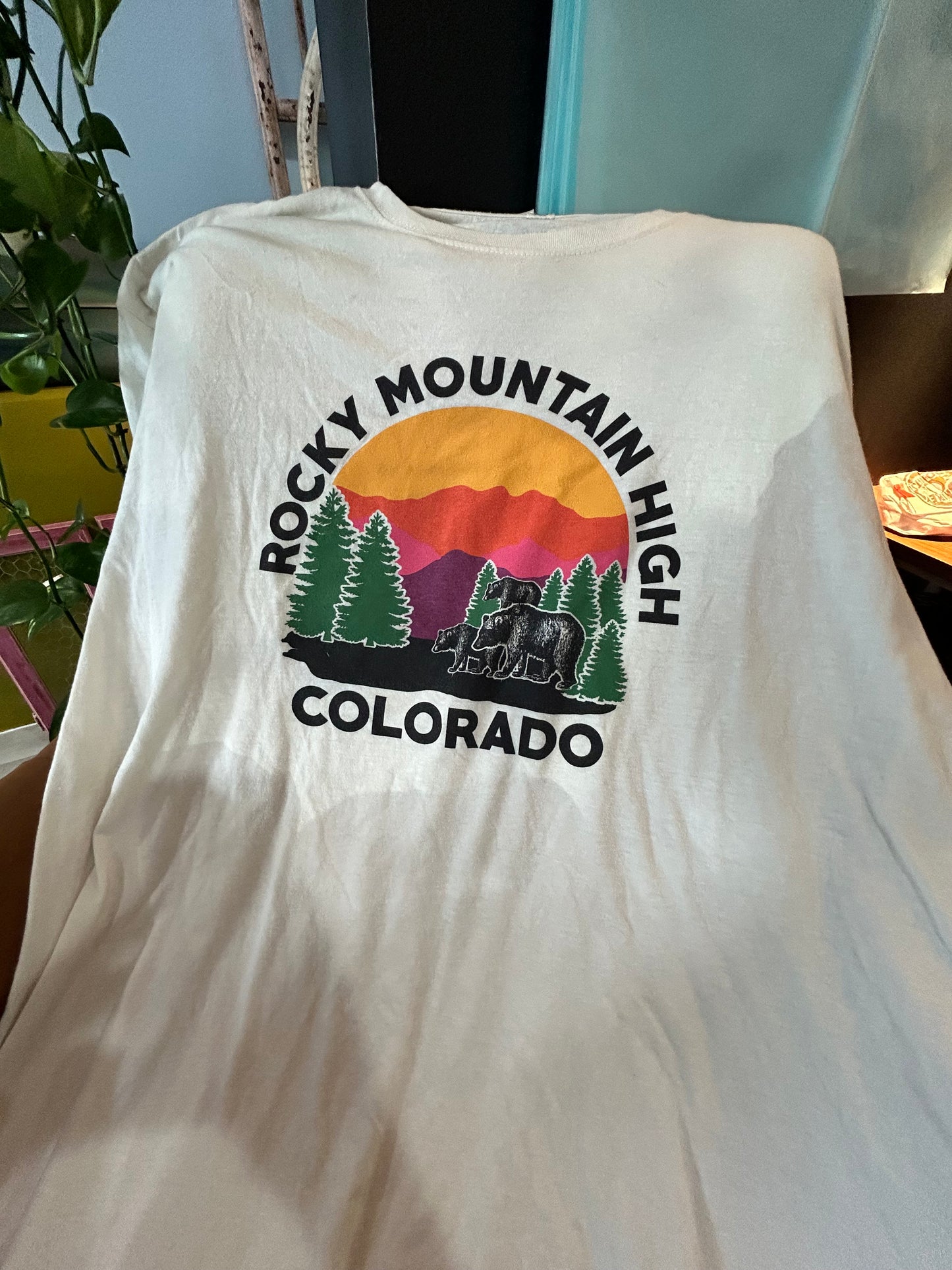Vintage Rocky Mountain High- XL