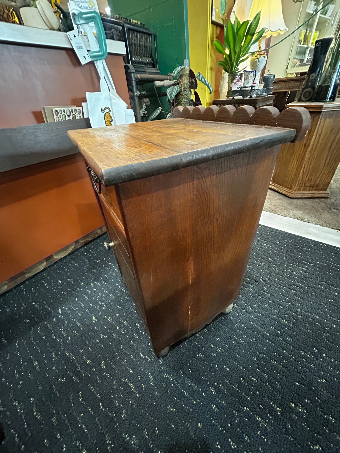 Scallop Top Side Tab;e