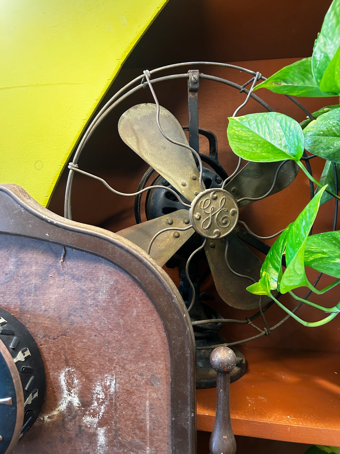 GE 75423 12" Brass Blade 3-Speed Oscillating Cage Fan- Wire Needs Replacement