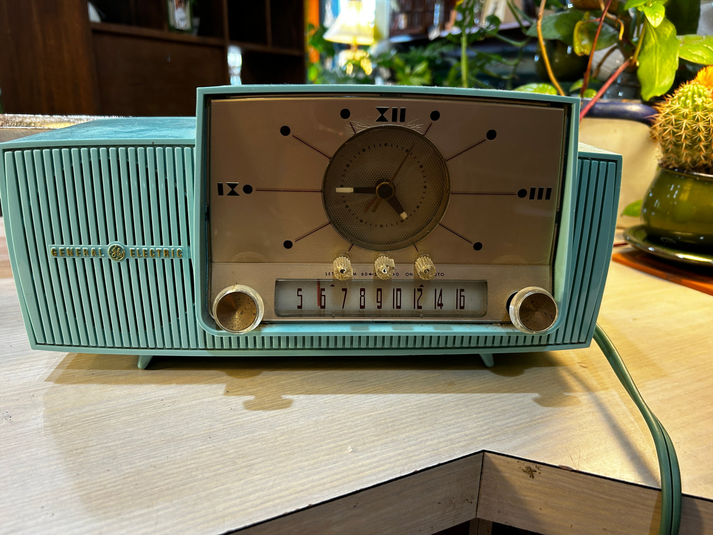 1959 GE Clock Radio- Seafoam Green- WORKS!