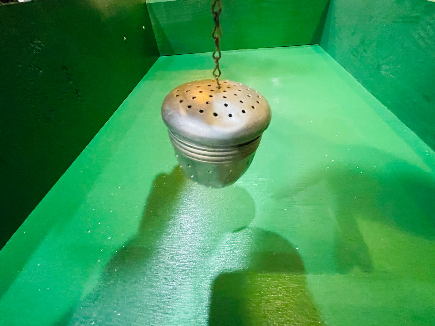 Antique Tin Measuring Cups with Acorn Tea Bell Infuser- Set of 7 Pieces