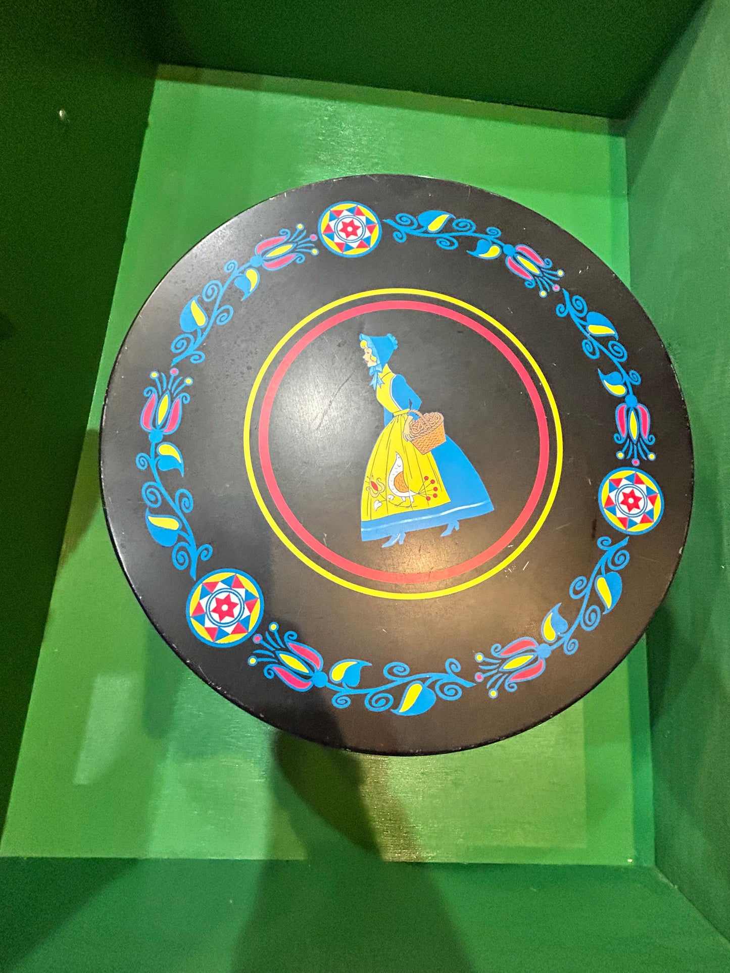 Vintage Quinlan’s Butter Pretzel Tin- Large