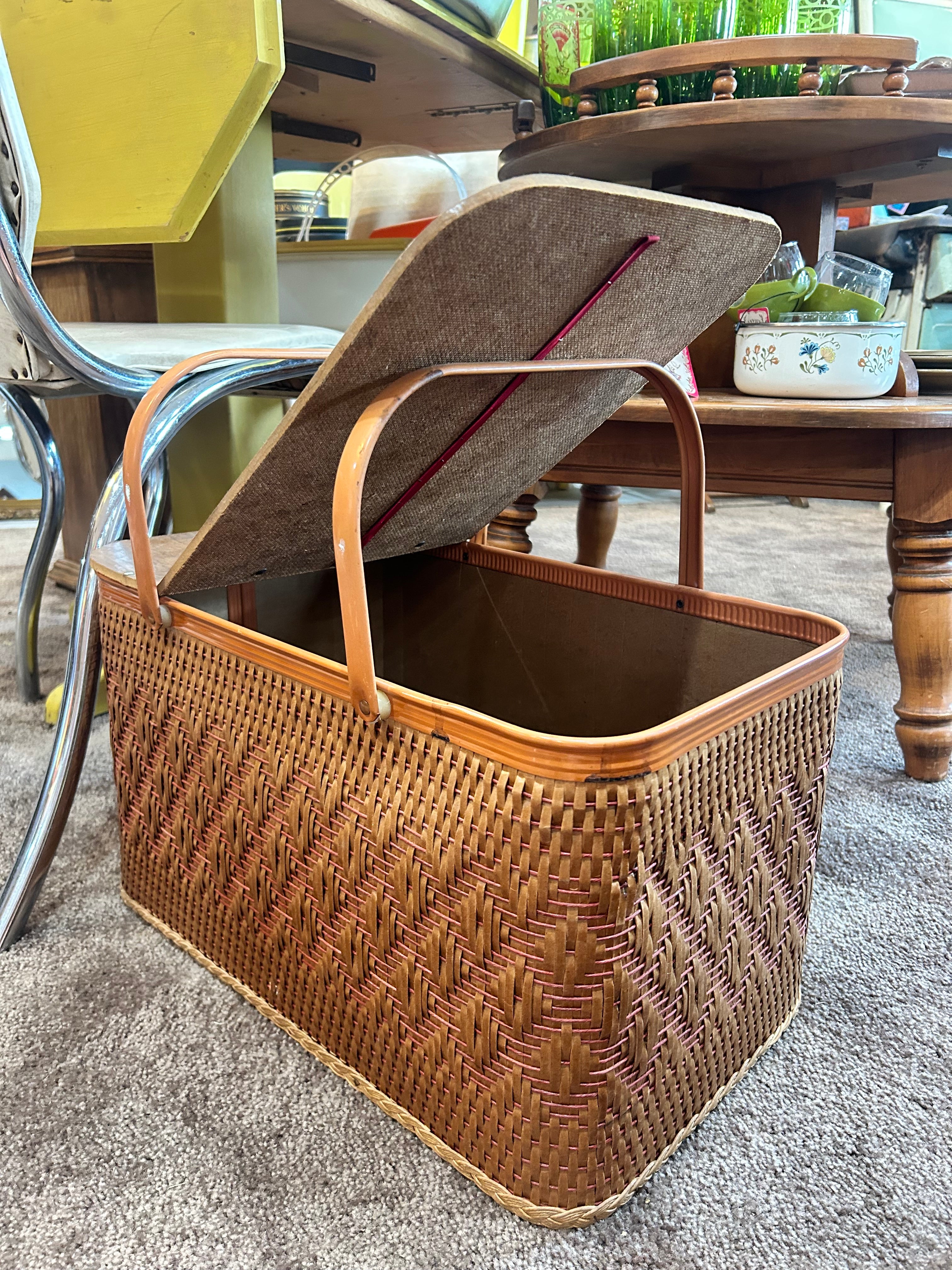 1950s vintage Redmon hot picnic basket and accessories