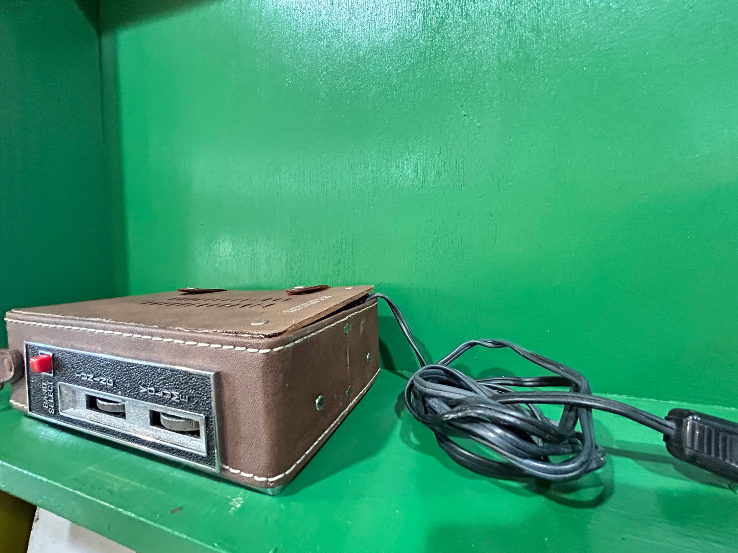 Vintage G.E. Portable Transistor Radio- Solid State AM/FM