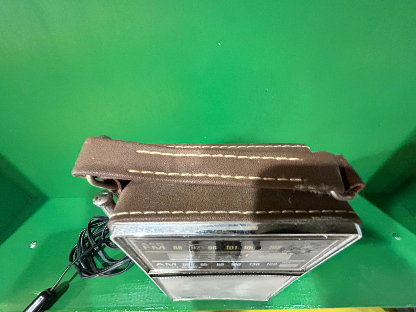 Vintage G.E. Portable Transistor Radio- Solid State AM/FM