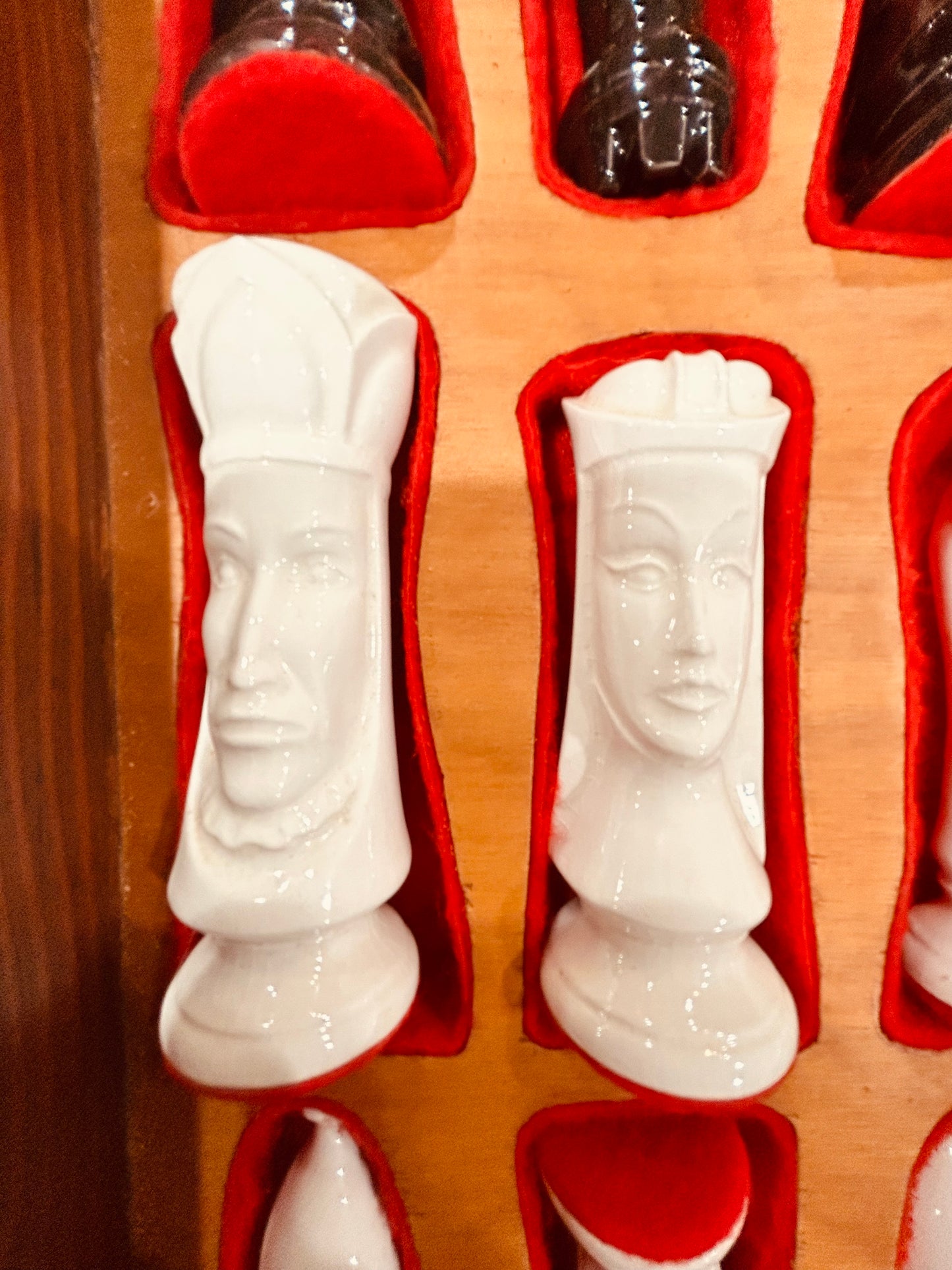 Vintage IRIDESCENT Ceramic Duncan Mold Medieval Gothic Chess Set- Complete