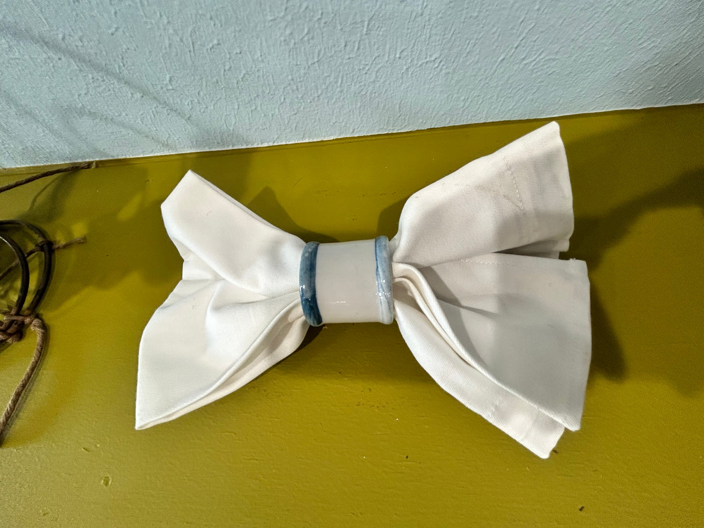 Set of 8 Vintage Napkin Napkin Rings- White and Blue