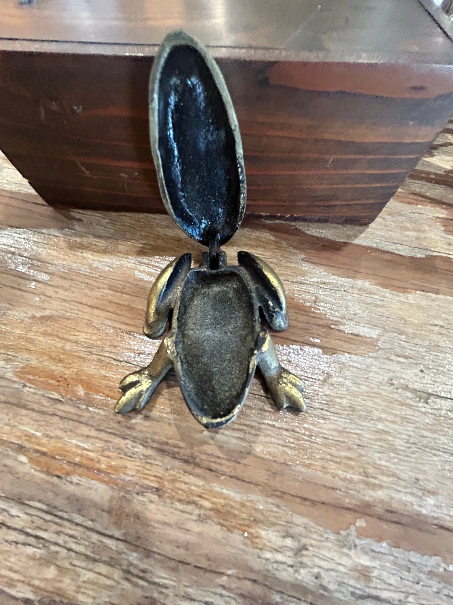 Vintage Solid Brass Frog- Hinged Trinket/Key/Ashtray/Pill Box-
