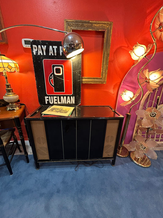 Vintage Magnavox 1ST611 Stereo Console